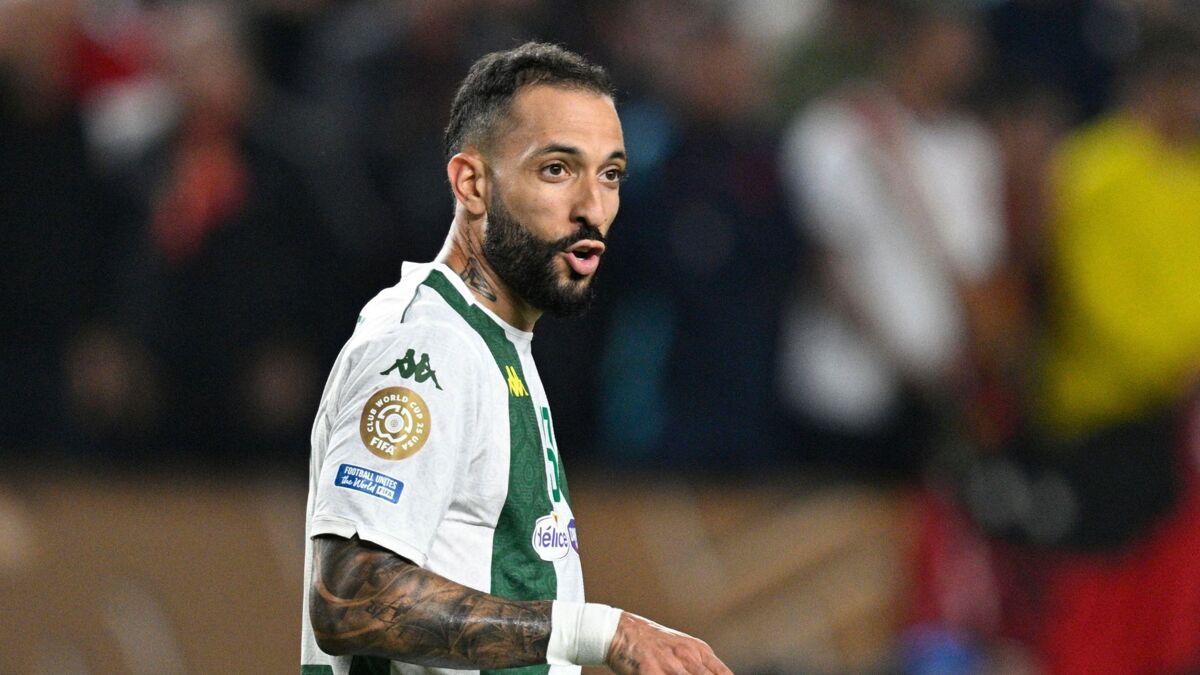 Striker Rodrigo Rodrigues wants to keep playing for the Esperance team.