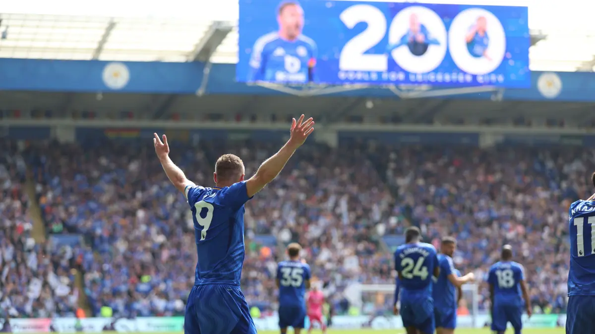 Jamie Vardy reaches milestone with 200th goal for Leicester in last match for the club
