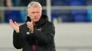 Sunday Premier League Matches: Expert Predictions for All Five Games